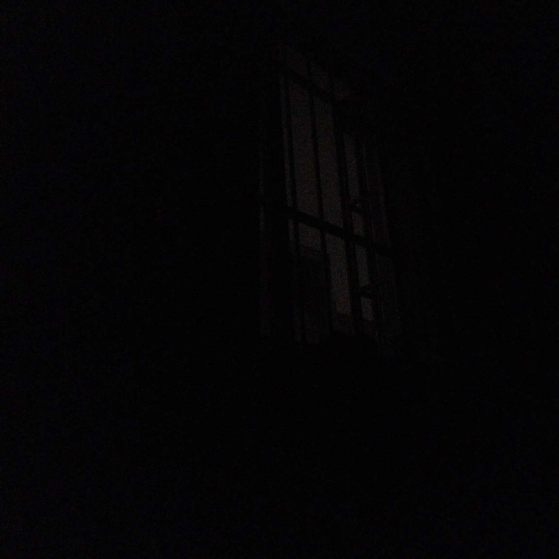 心情不好的时候总是睡不着,一睁眼就要到天亮了.