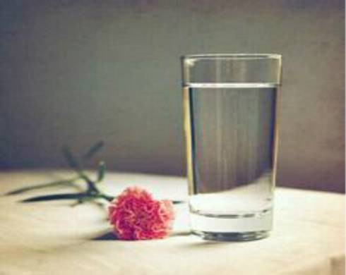 1467393887398089.jpg 早起一杯水.jpg