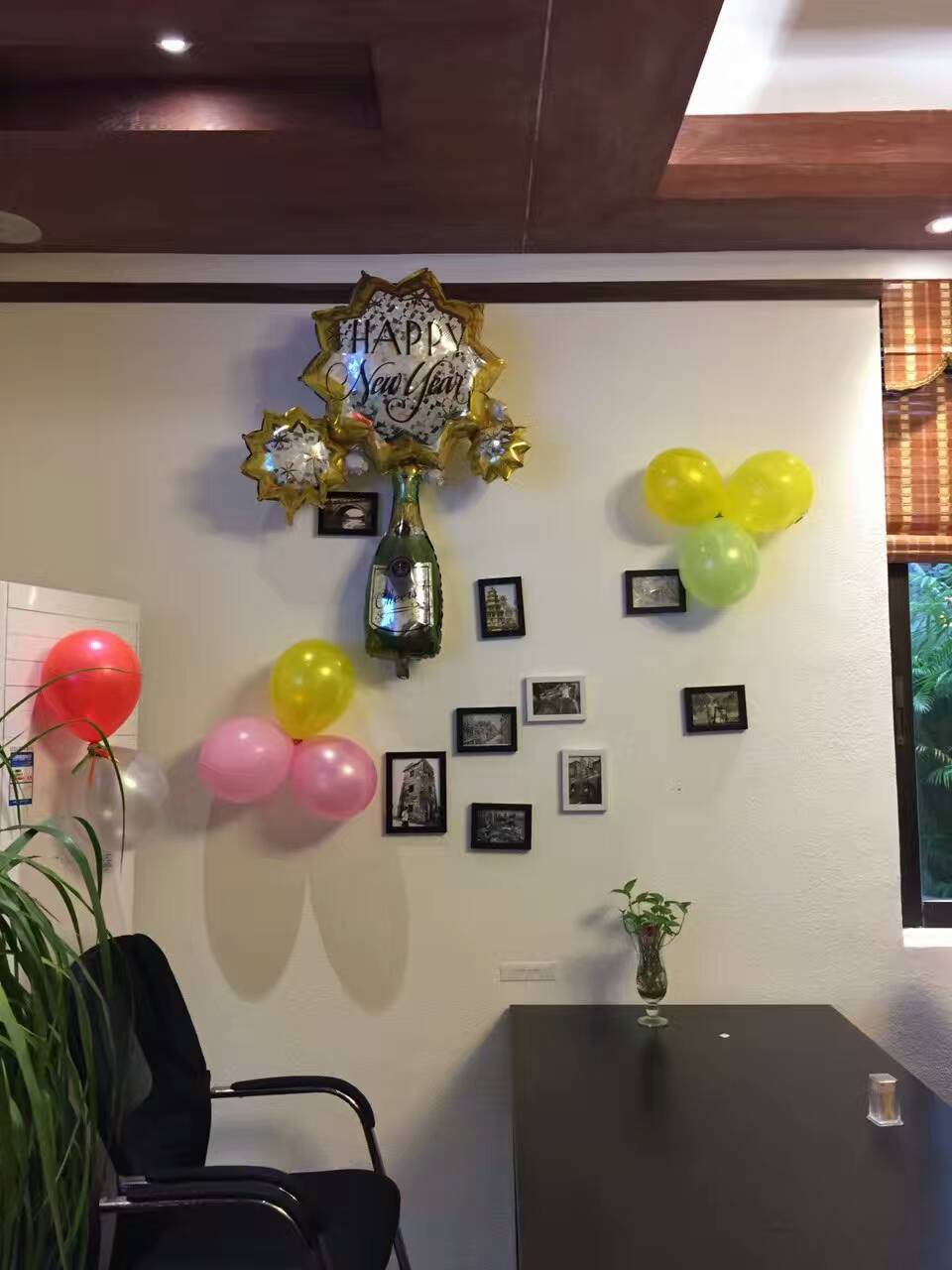 1484552290783841.jpg 香槟祝贺.jpg