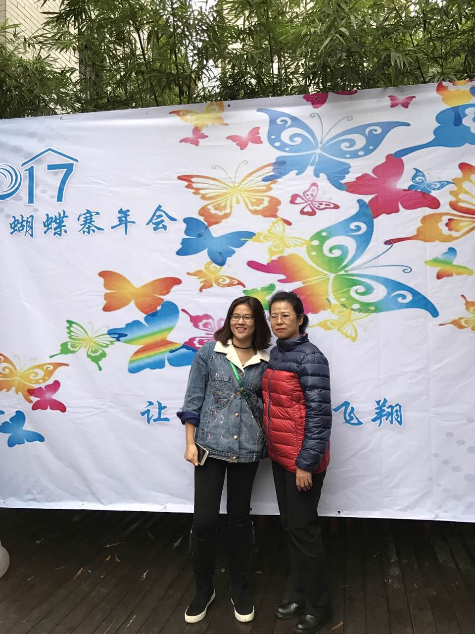 1484552524978214.jpg 海医附属的郑颜萍主任和药企高晓婷美女1.jpg