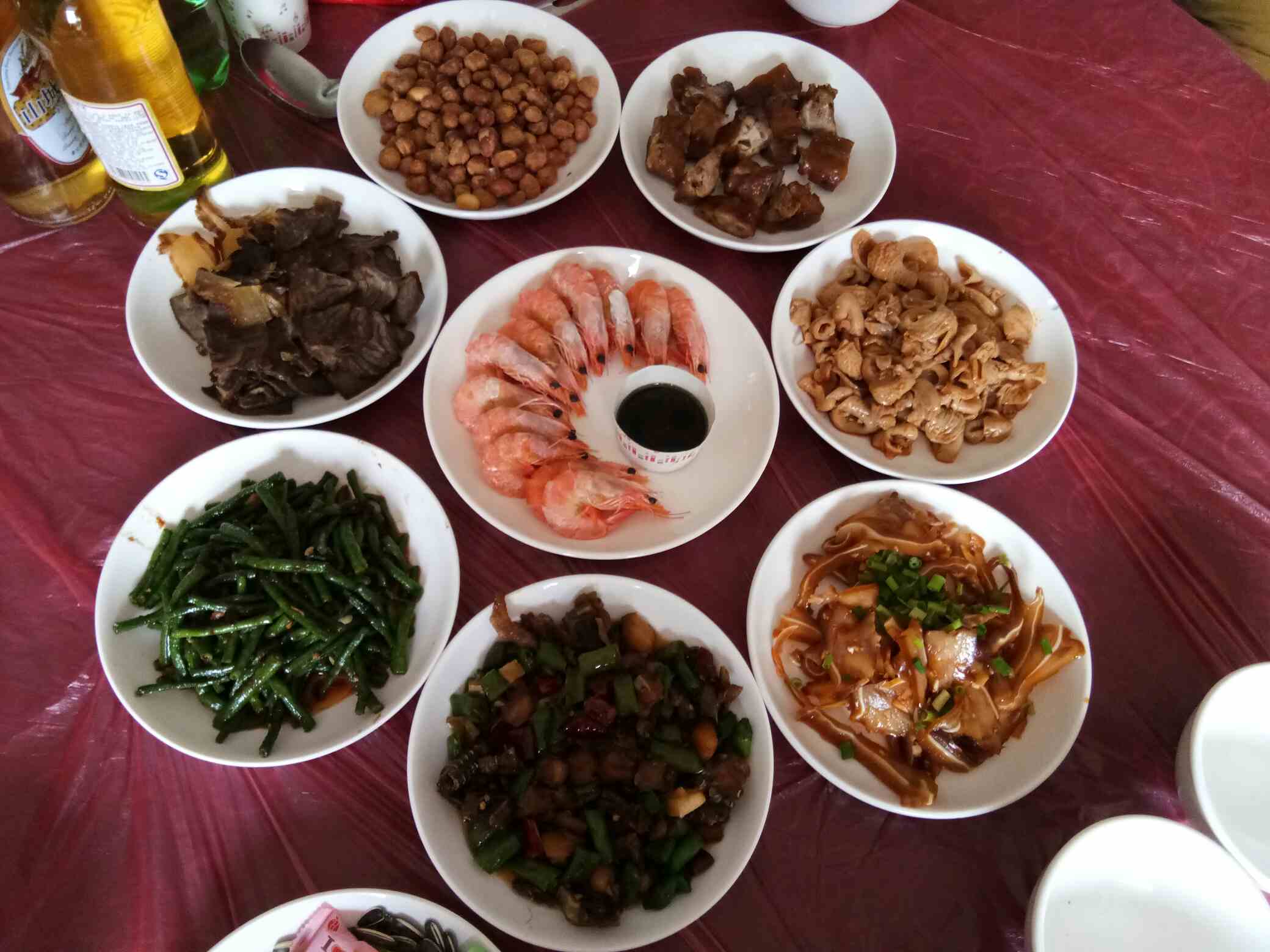 今天有人搬新问,请客吃坝坝宴