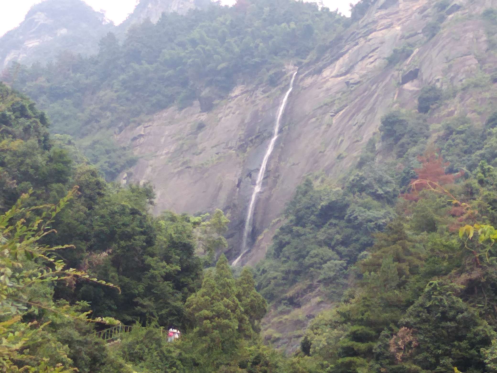 登秀峰观庐山瀑布