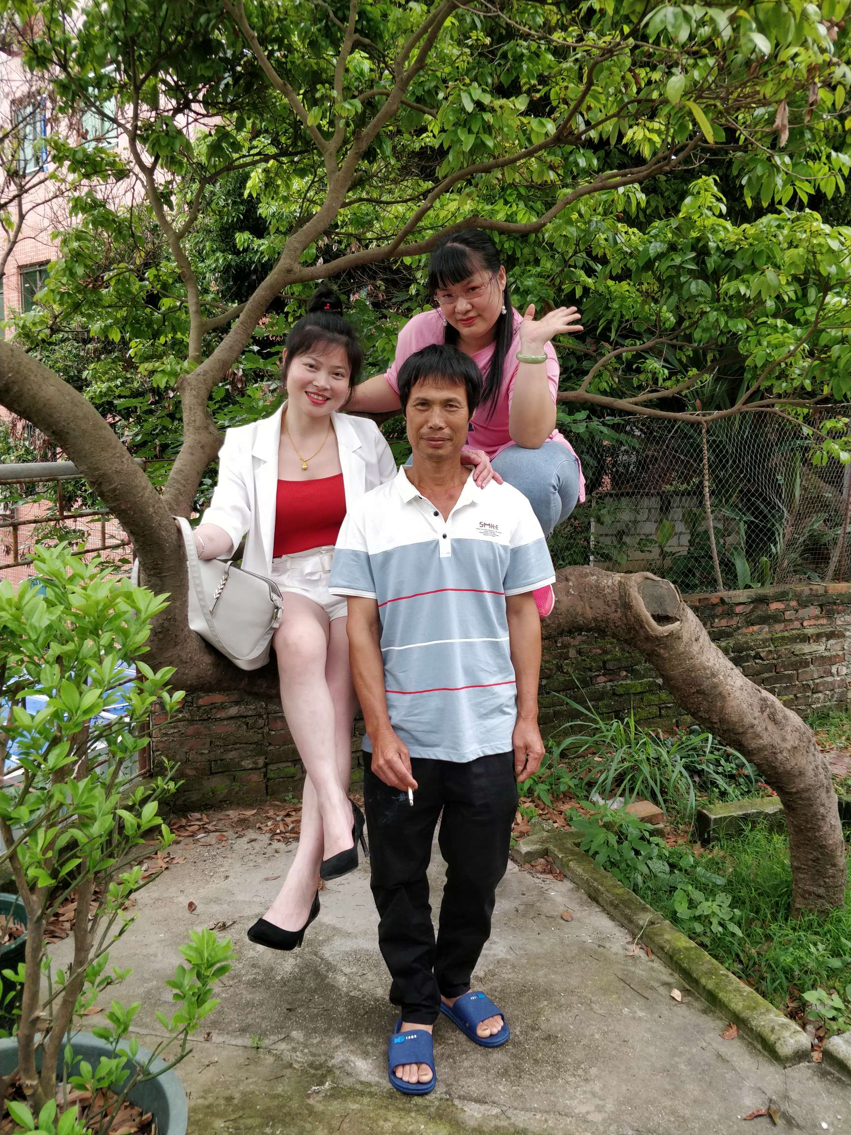 哈哈,丽丽和我哥拍照最喜欢逗他笑了9096首先说明今天图片有点多