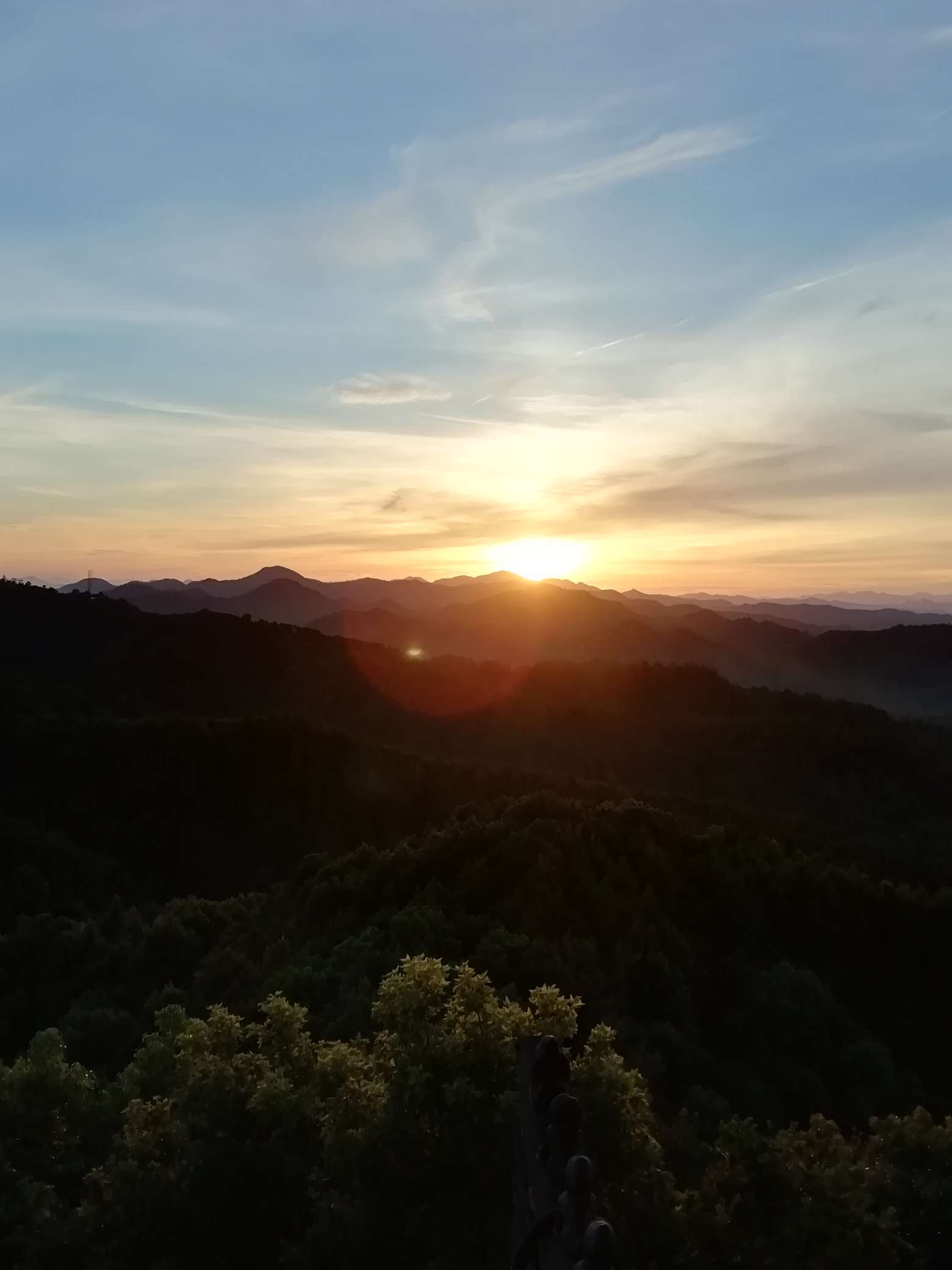 登山看日出远景更清晰