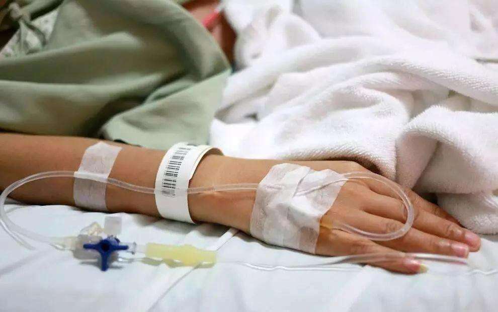 女孩癌症住院化疗图片图片