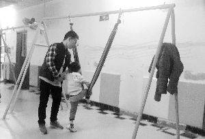 自闭症康复机构费用动辄过万不少老师零基础上岗