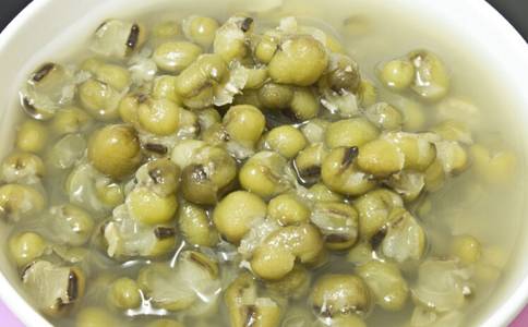 夏季预防中暑吃什么 预防中暑的措施 预防中暑吃什么好