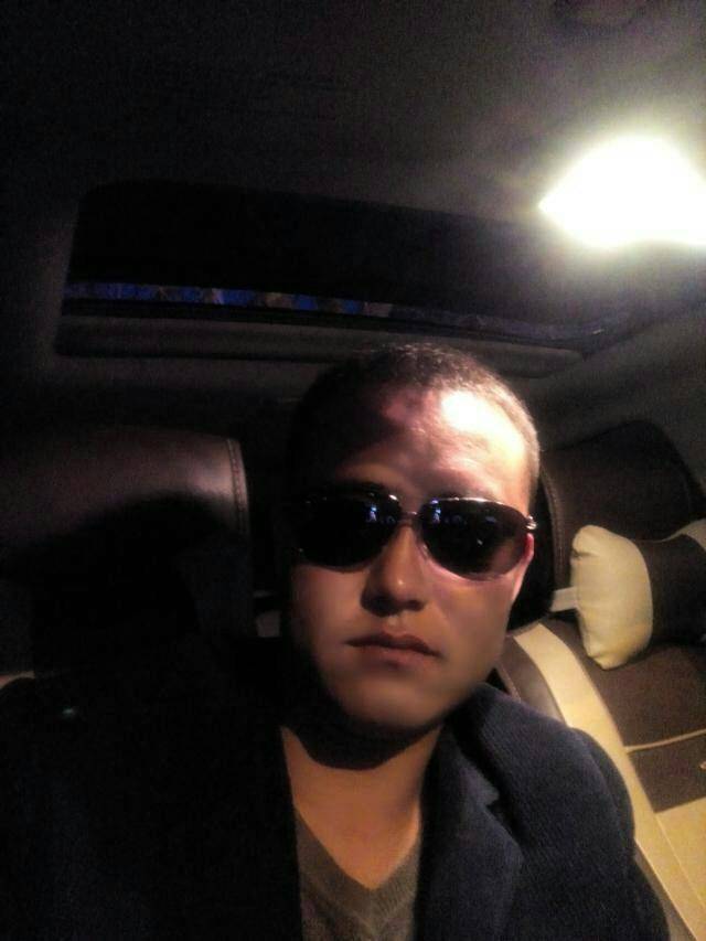 小男人╰︶￣世