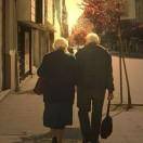 我会把手揣进裤兜