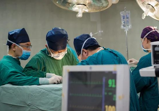 癌症治疗新武器，“切”掉脑转移，助力肺癌患者实现长生存！